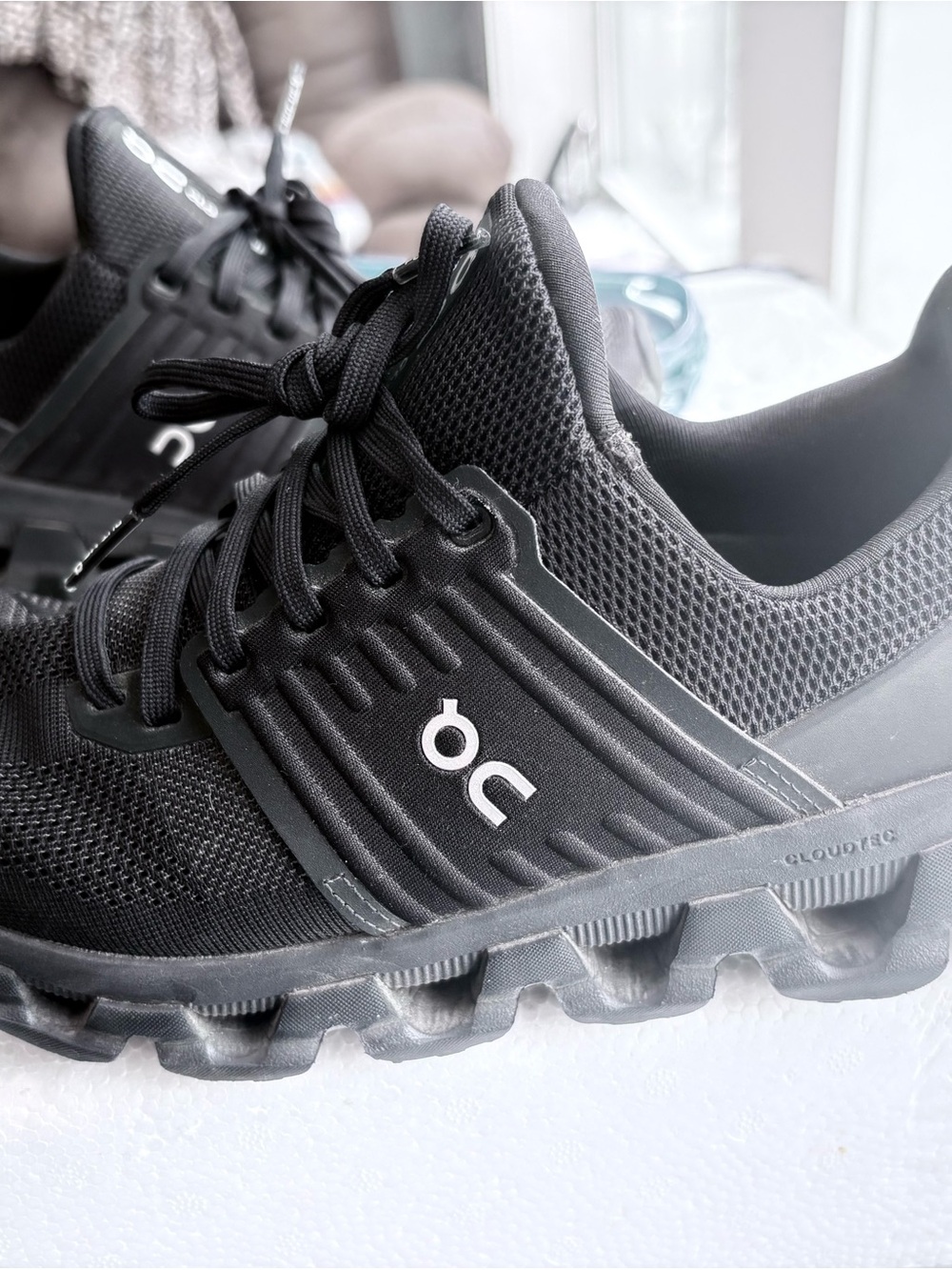 Black womens cloud Sneakers - Picture 2 of 6